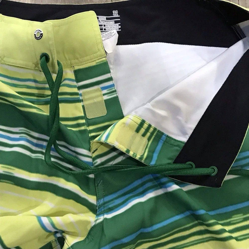 Under Armour Swim Trunks Mens Size 32 Striped Board Shorts Heat Gear Beach